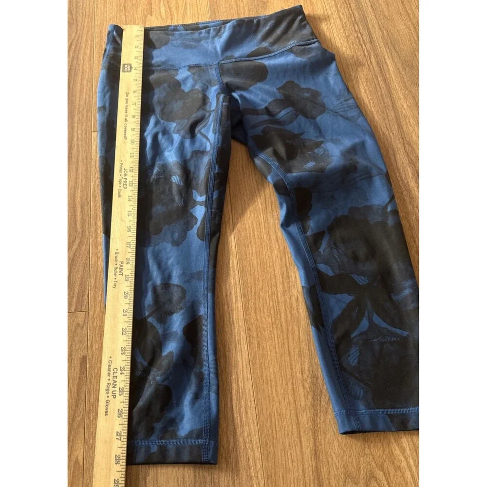 Lululemon Blue Black Floral Cropped‎ Women's Activewear Leggings Straight Leg